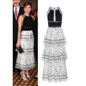 Carolina Herrera Sleeveless Floral Lace Tiered Dress  SZ 6 black